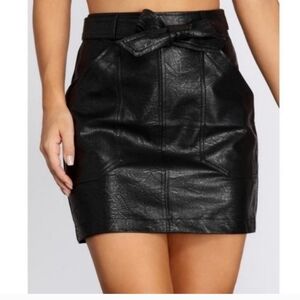 ShineStar Faux Leather Belted Black Mini Skirt  Sz M NWOT